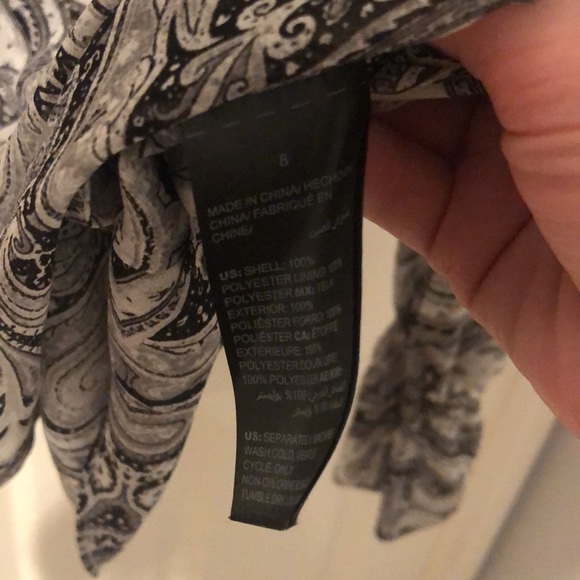 White House Black Market EUC grey and black paisley blouse - Picture 5 of 6